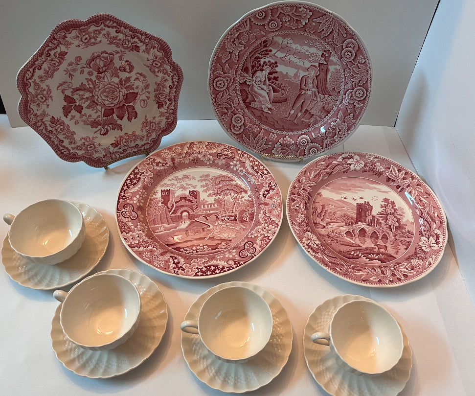 Spode Archive Collection Plates
& Chelsea Wicker Teacups
Saucers.