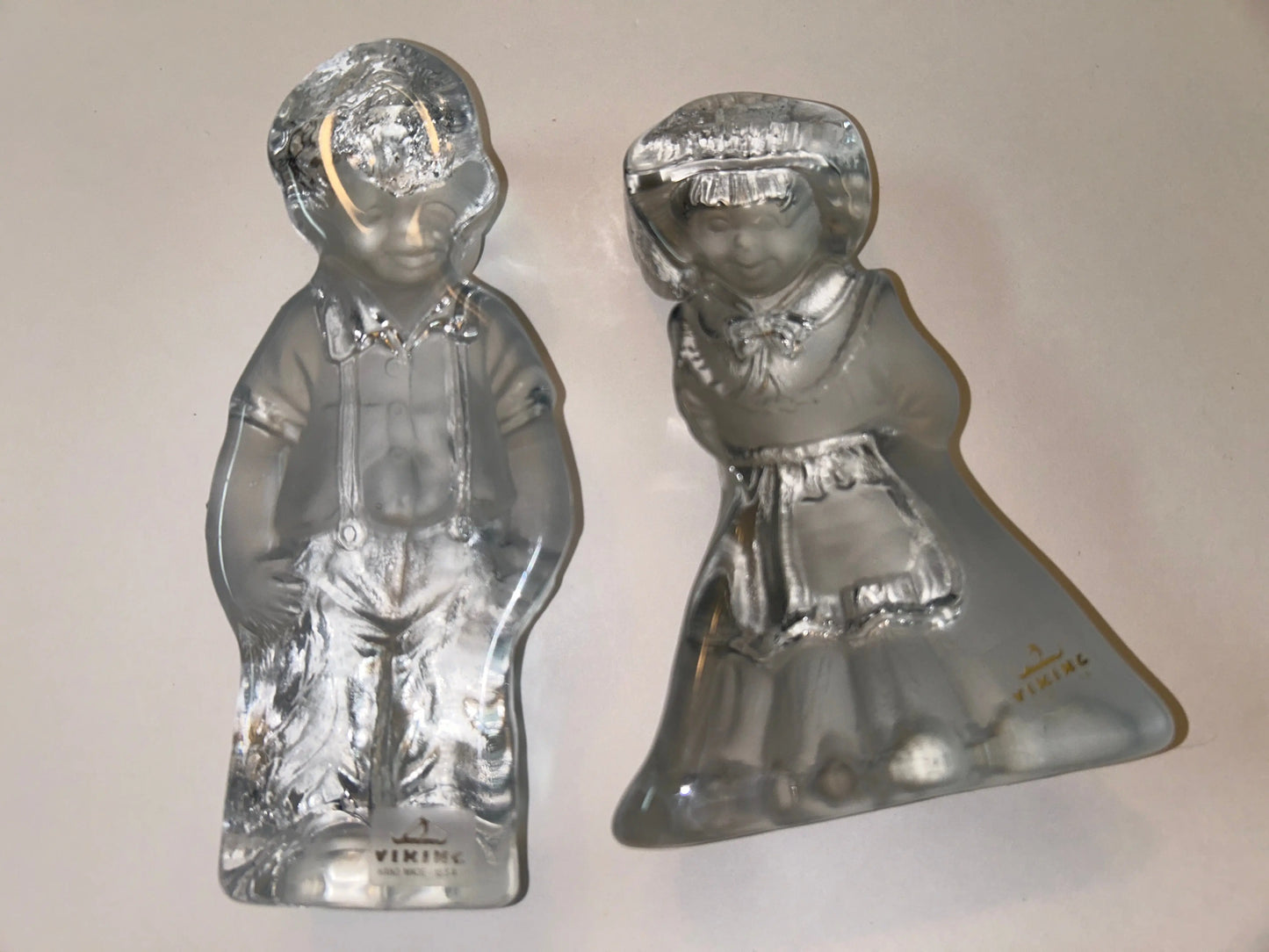 Vintage Glass Colonial Couple Figurines - Finest Antique