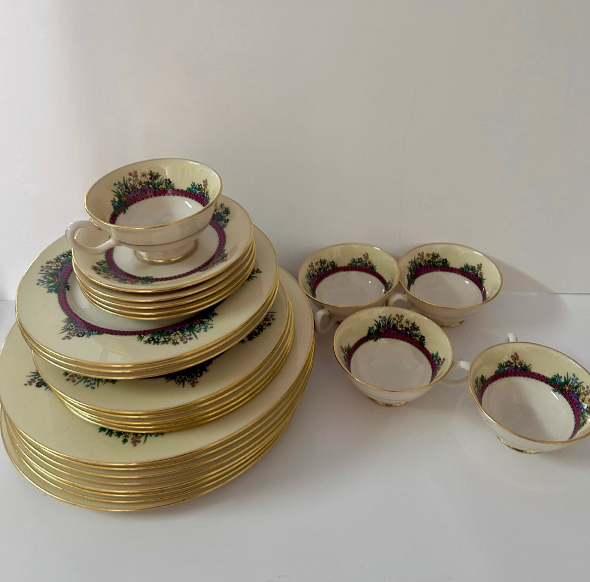 Lenox "Southern Gardens" P-310-R 26-Piece Dinnerware Set-Service for 5/6 Floral Gold Trim