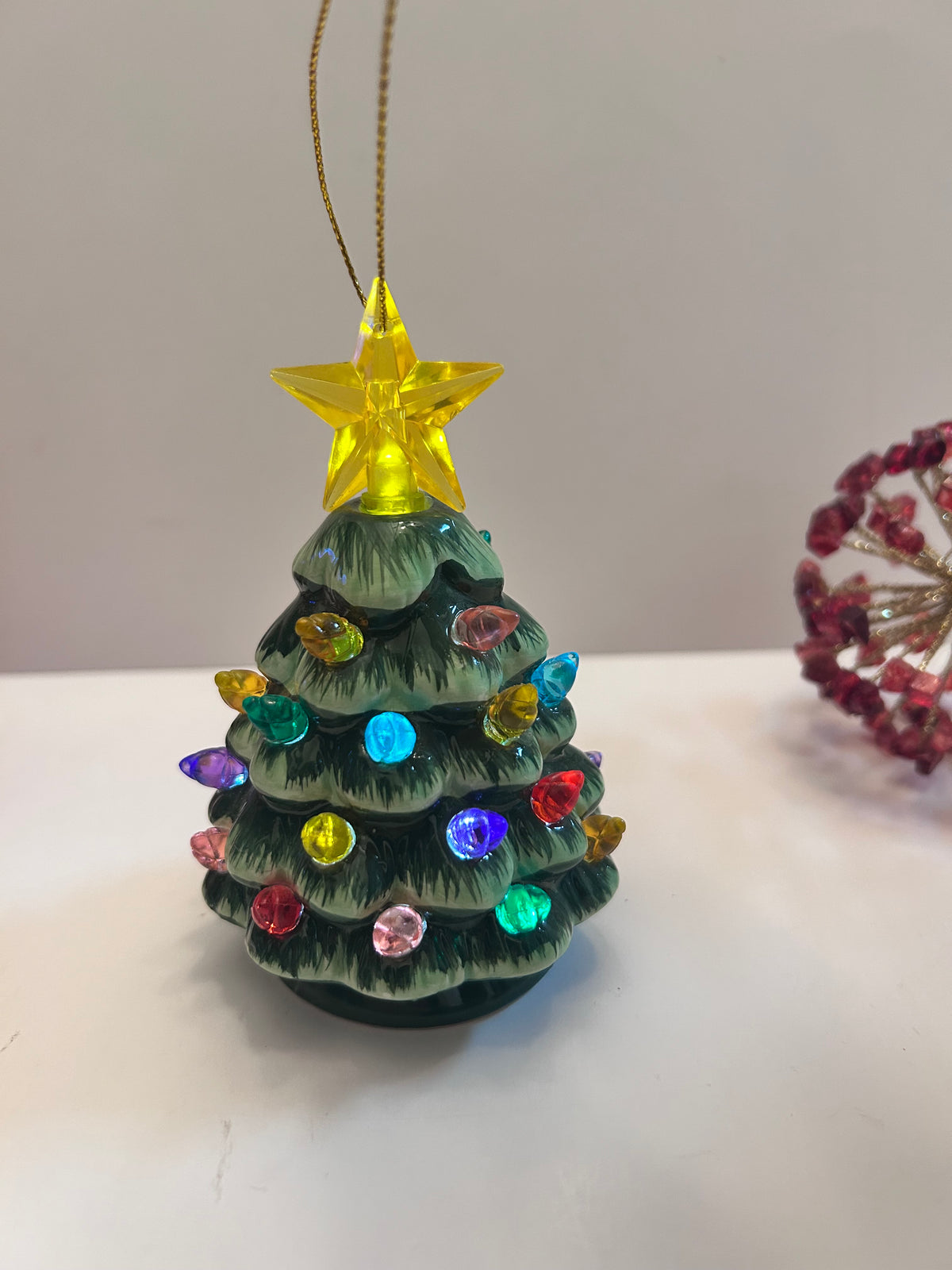 Ultimate 6-Piece Holiday
Collection-LED Acrylic Christmas Tree (App 11”)& Ornaments