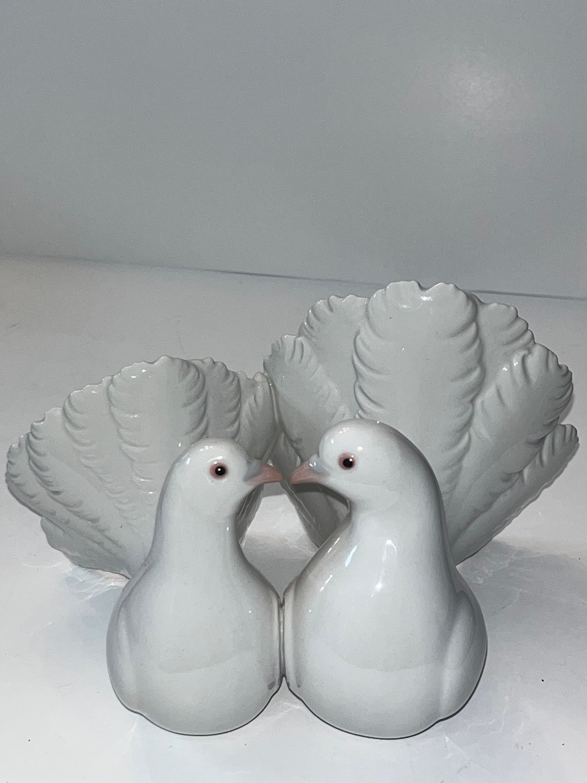 Lladró "Dove Lovers" Figurine