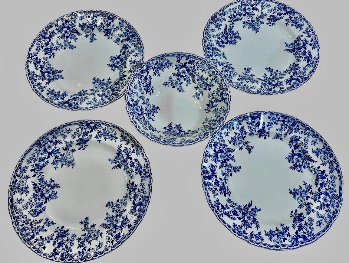 Johnson Brothers "Devon Cottage" 5-Piece Blue & White Set 4 Dinner Plates & 1 Serving Bowl