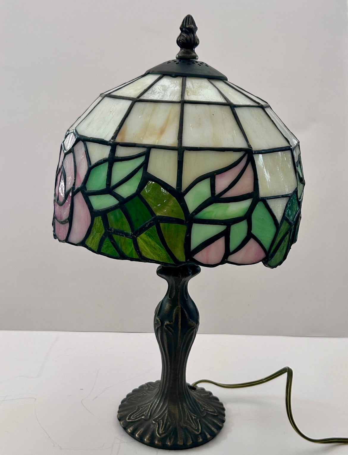 Tiffany-Style Stained Glass Rose Table Lamp (15")