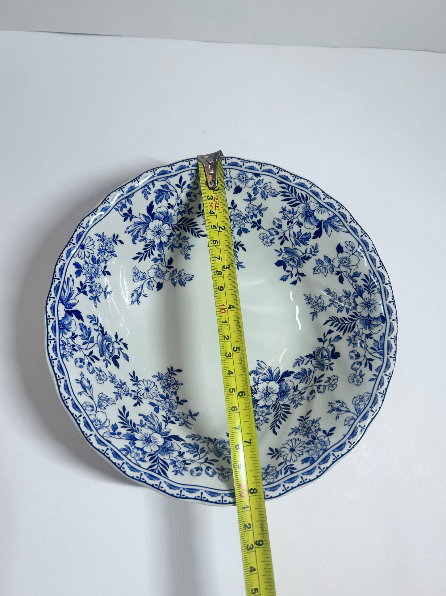 Johnson Brothers "Devon Cottage" 5-Piece Blue & White Set 4 Dinner Plates & 1 Serving Bowl