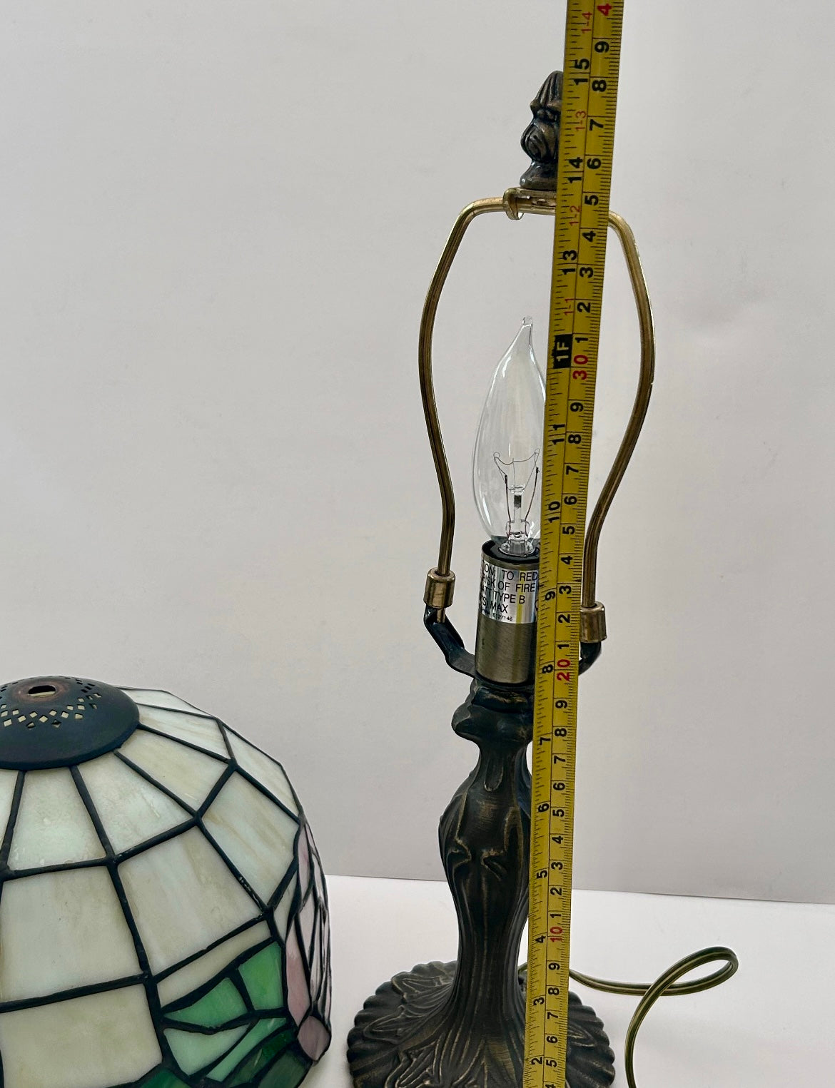 Tiffany-Style Stained Glass Rose Table Lamp (15")