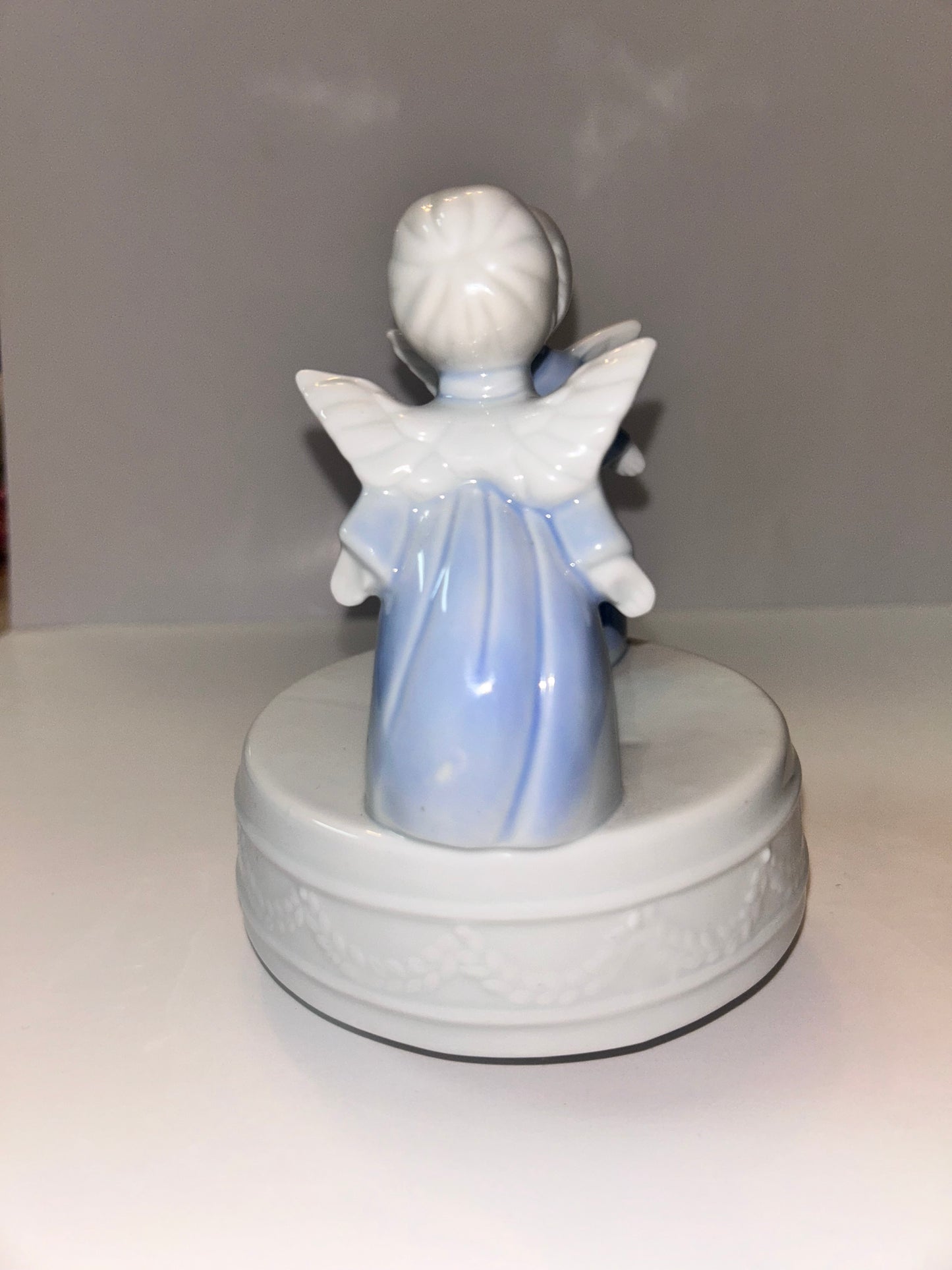 Mid-Century Kitschy Shabby Korean Kissing Angels Music Box Figurine