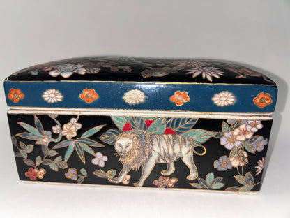 Antique Signed Quing Dynasty Ceramic Enameled Crackle Glaze Box with Famille Noir