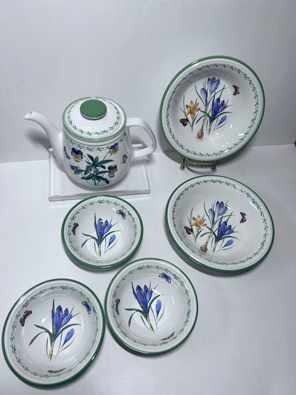 Studio Nova Garden Bloom
Y2372 6 Pc Set Teapot Bowls Floral Ceramic Unused