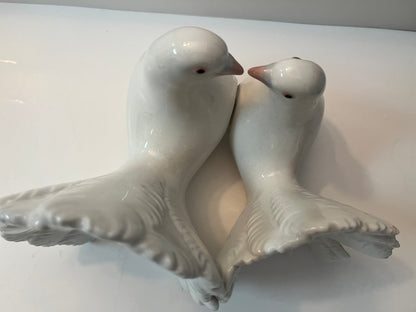 Lladró "Dove Lovers" Figurine