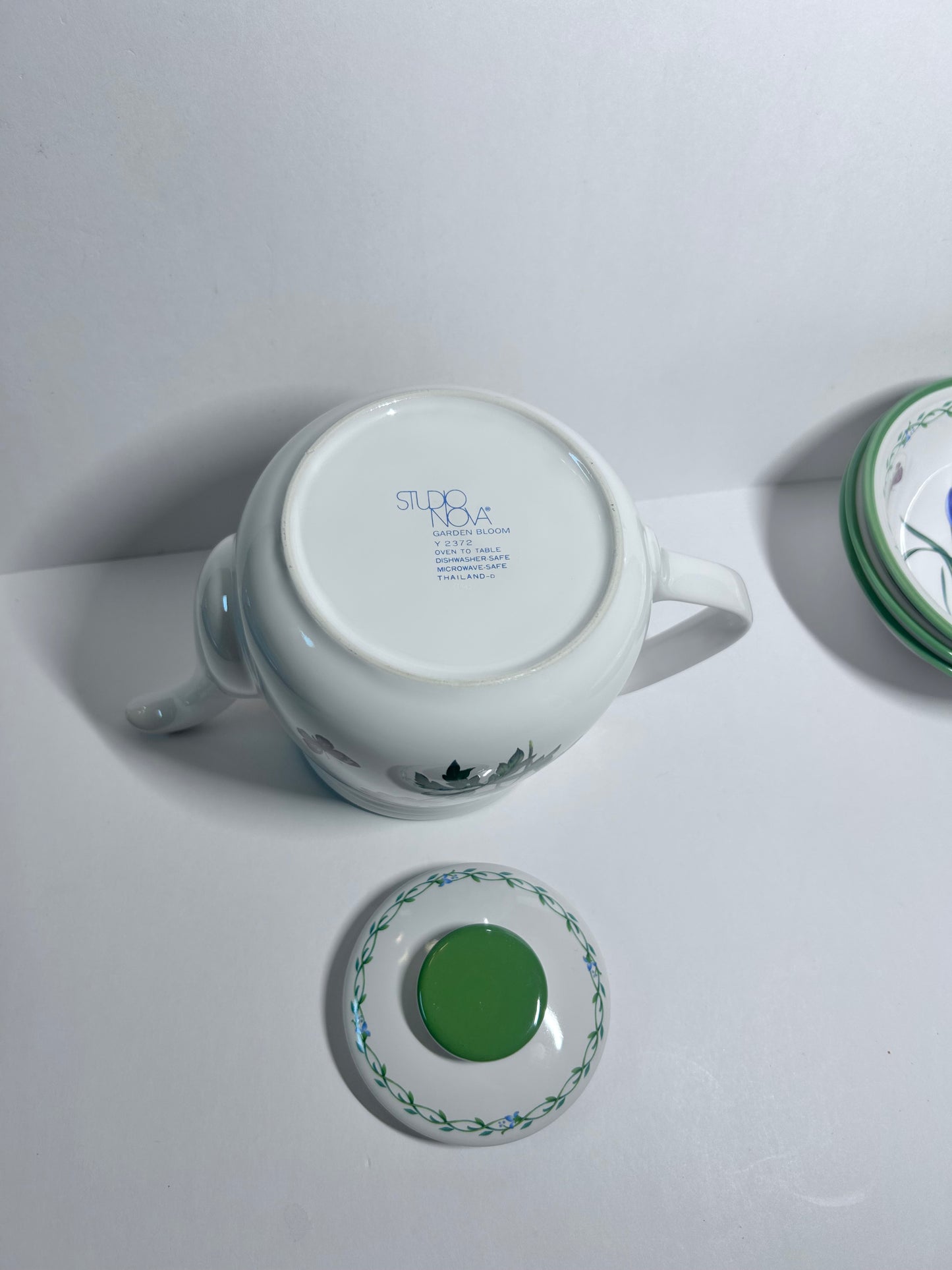 Studio Nova Garden Bloom
Y2372 6 Pc Set Teapot Bowls Floral Ceramic Unused