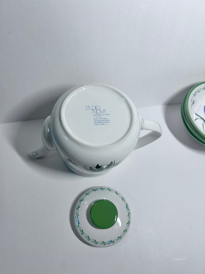 Studio Nova Garden Bloom
Y2372 6 Pc Set Teapot Bowls Floral Ceramic Unused