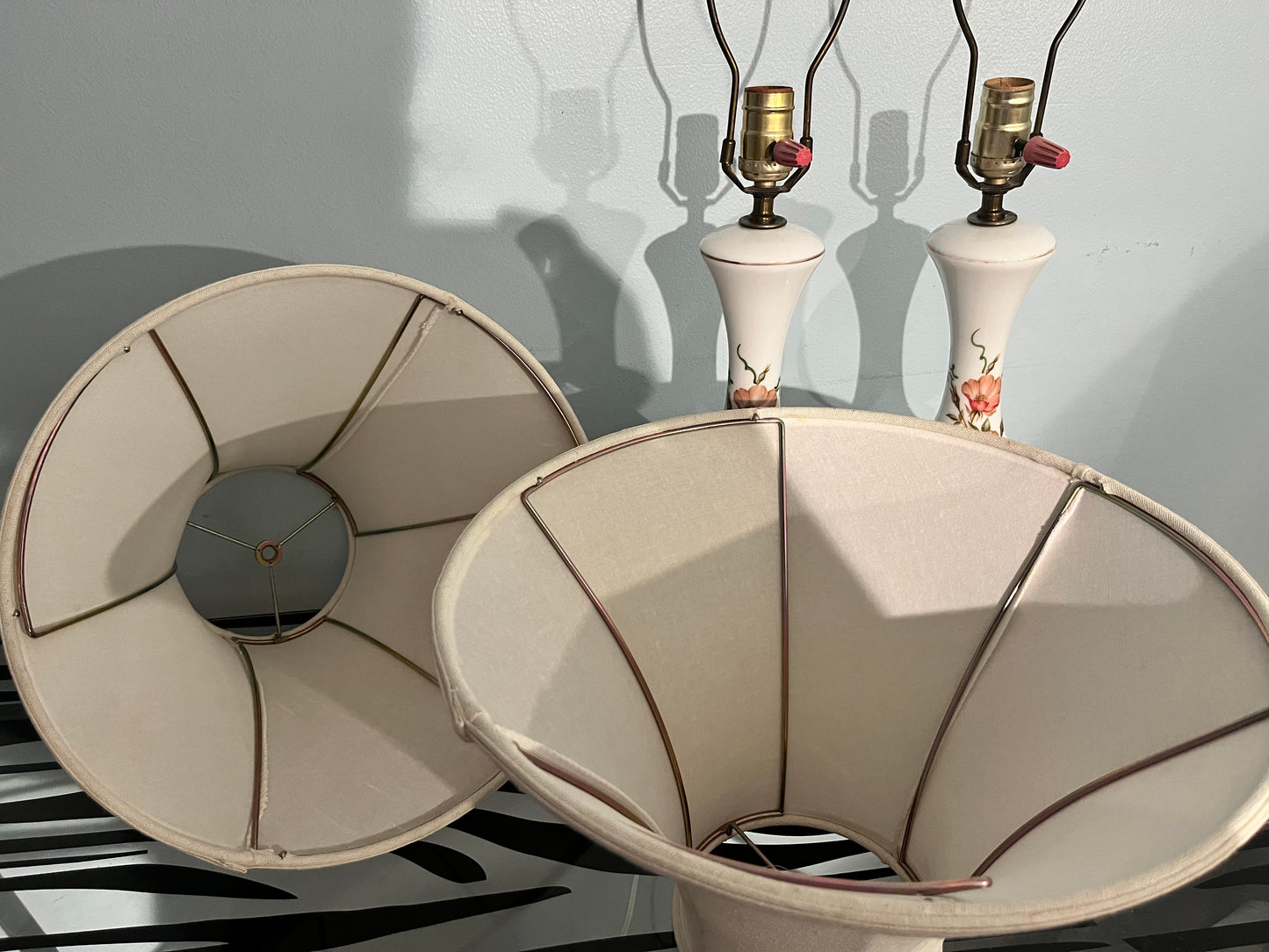 Mid - Century Italians Hand-Painted Milk Glass Lamps – Glossy Finish with Genuine Carrara Marble Base