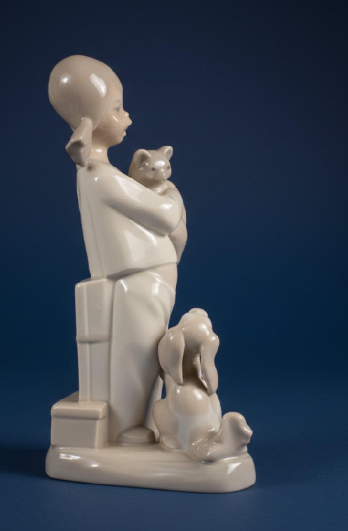 Authentic Lladro "Little Friskies" Girl with Cat & Dog Figurine (#5032)