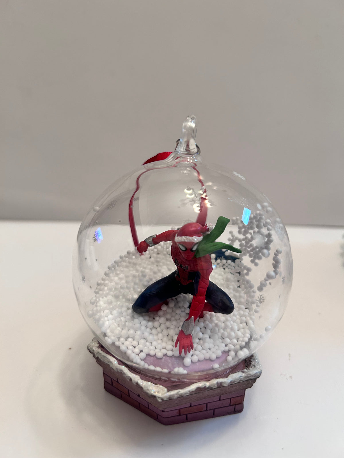Ultimate 6-Piece Holiday
Collection-LED Acrylic Christmas Tree (App 11”)& Ornaments