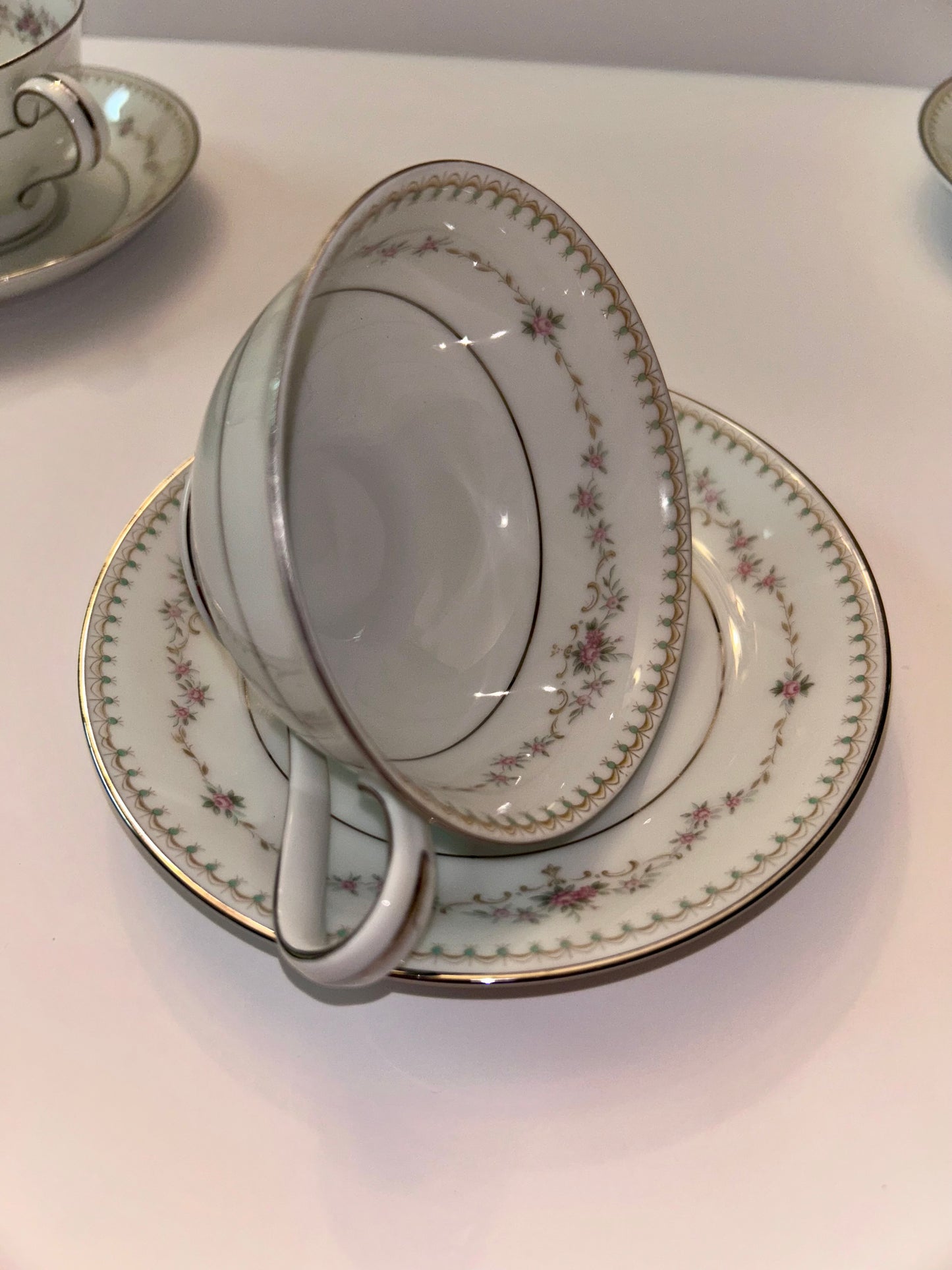 Noritake Fairmont (6102) - 3
Dessert Plates & 3 Teacup/ Saucer Sets - Platinum Trim