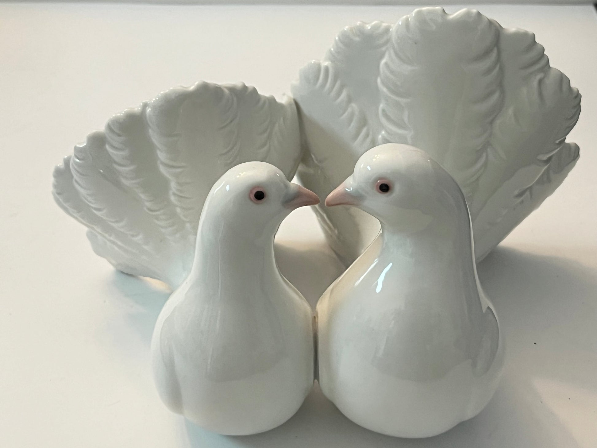 Lladró "Dove Lovers" Figurine