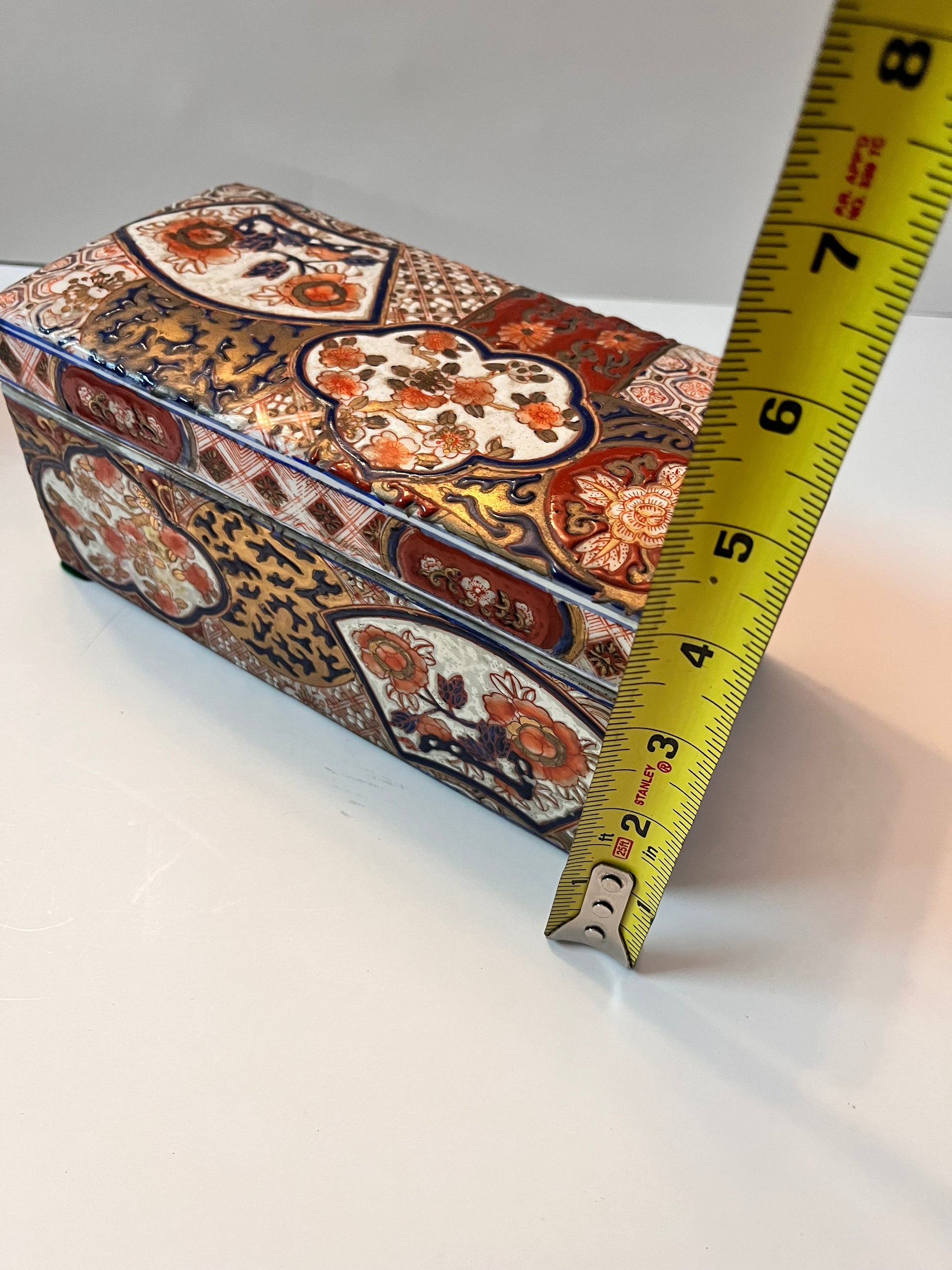 Antique Japanese Imari Ceramic Macau Jewelry Trinket Box