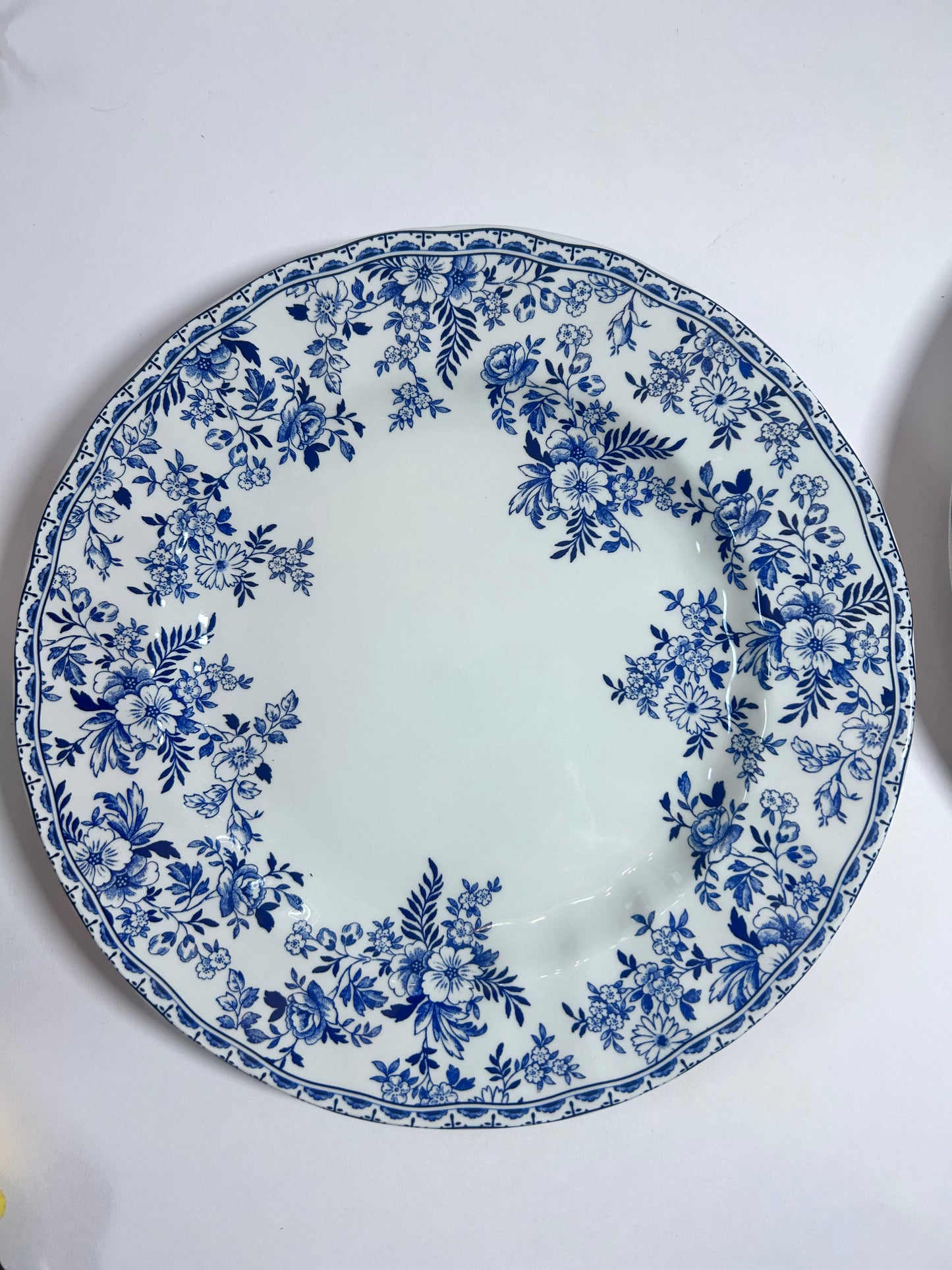 Johnson Brothers "Devon Cottage" 5-Piece Blue & White Set 4 Dinner Plates & 1 Serving Bowl