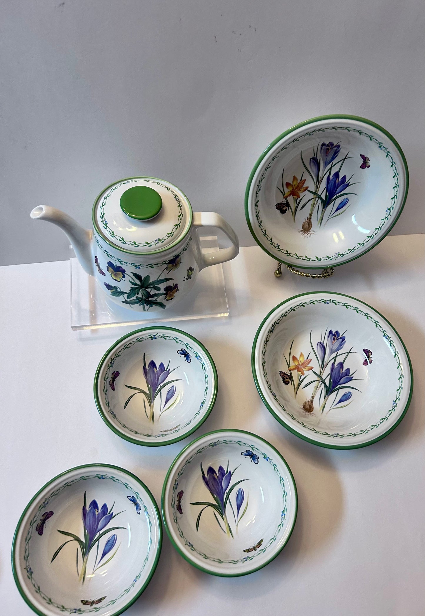 Studio Nova Garden Bloom
Y2372 6 Pc Set Teapot Bowls Floral Ceramic Unused