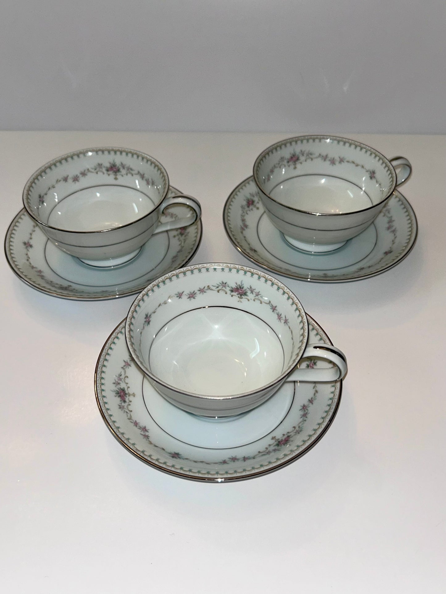 Noritake Fairmont (6102) - 3
Dessert Plates & 3 Teacup/ Saucer Sets - Platinum Trim