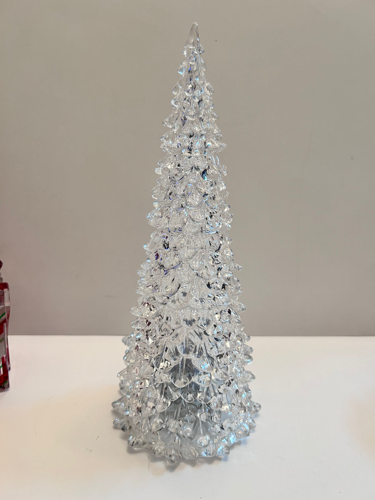 Ultimate 6-Piece Holiday
Collection-LED Acrylic Christmas Tree (App 11”)& Ornaments