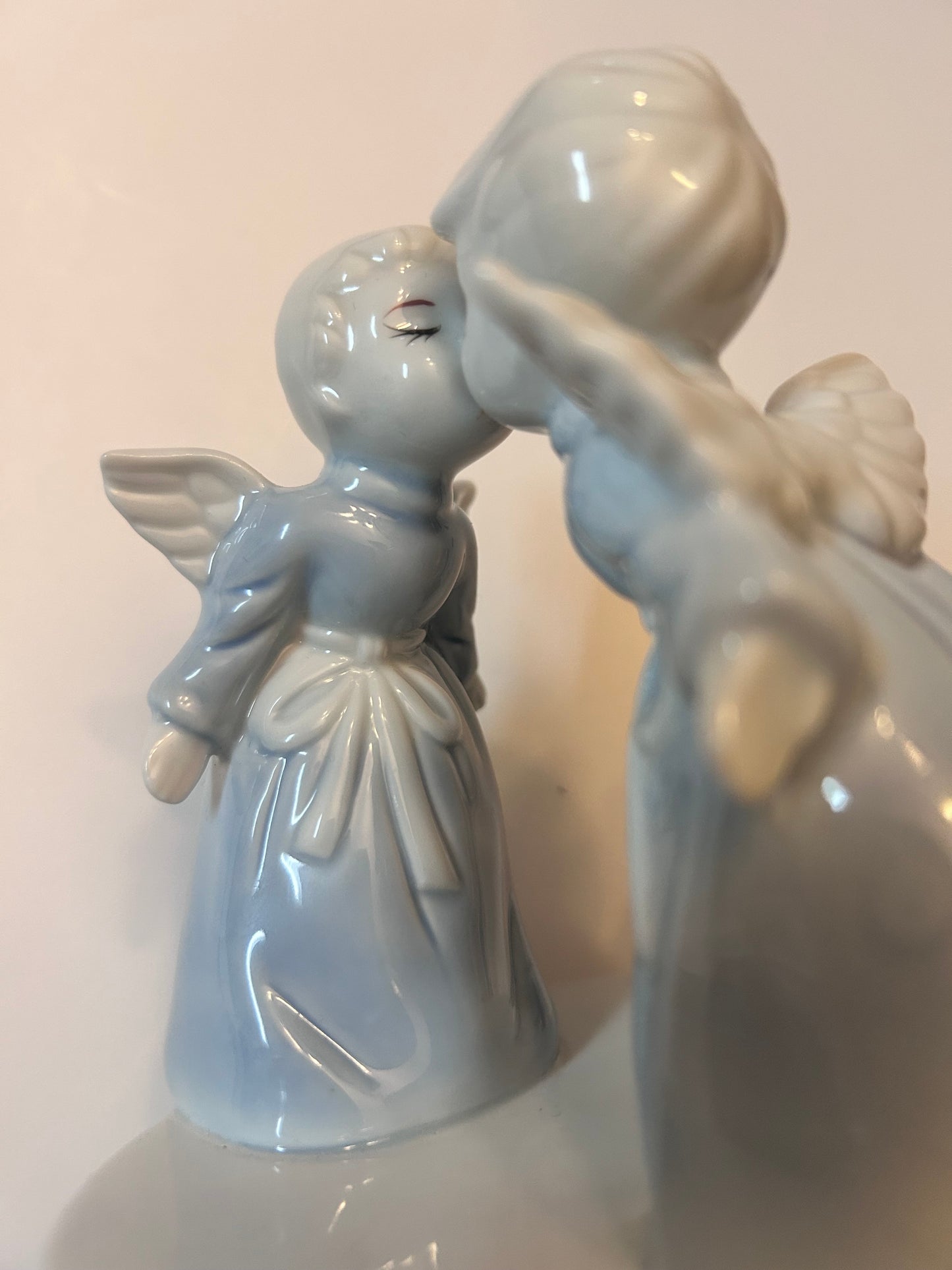 Mid-Century Kitschy Shabby Korean Kissing Angels Music Box Figurine