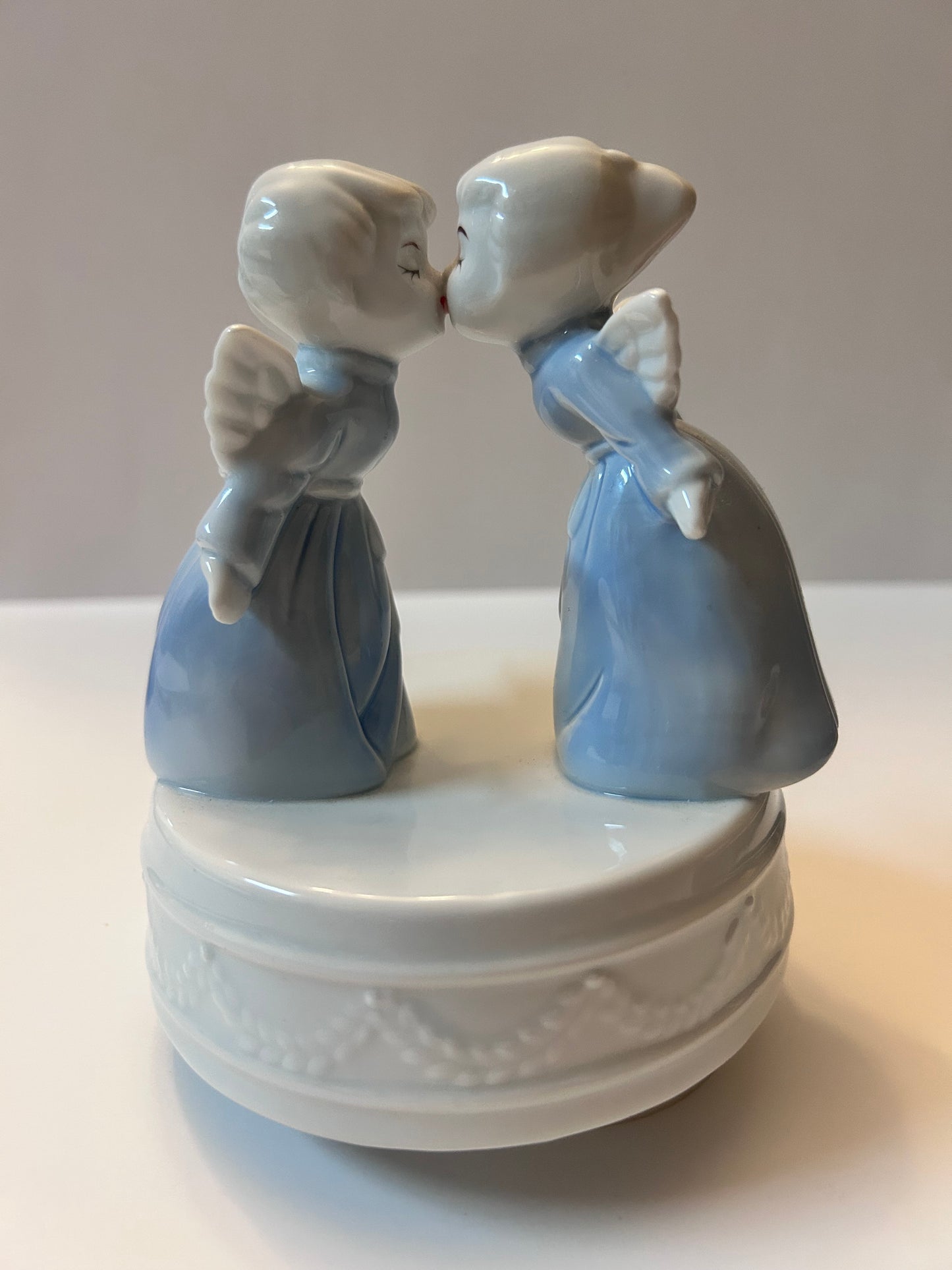 Mid-Century Kitschy Shabby Korean Kissing Angels Music Box Figurine