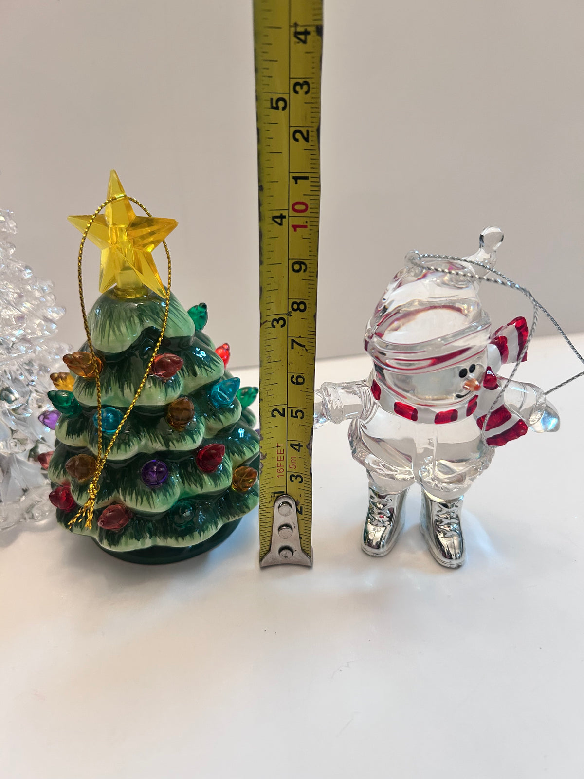 Ultimate 6-Piece Holiday
Collection-LED Acrylic Christmas Tree (App 11”)& Ornaments