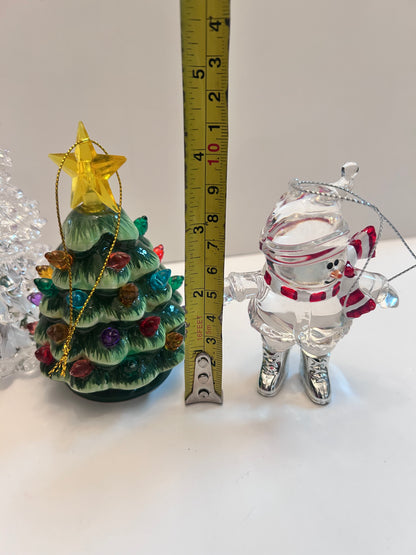 Ultimate 6-Piece Holiday
Collection-LED Acrylic Christmas Tree (App 11”)& Ornaments