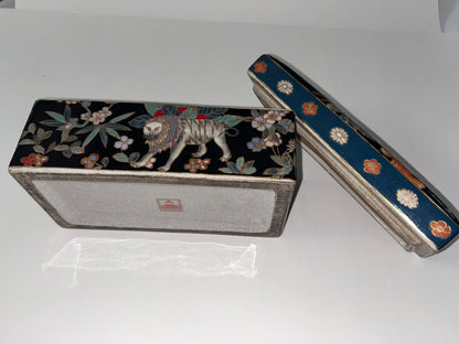 Antique Signed Quing Dynasty Ceramic Enameled Crackle Glaze Box with Famille Noir