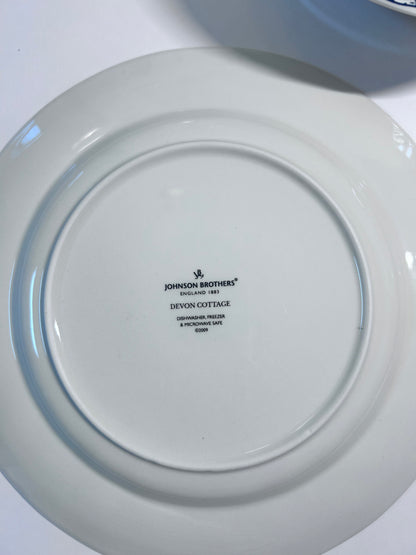 Johnson Brothers "Devon Cottage" 5-Piece Blue & White Set 4 Dinner Plates & 1 Serving Bowl