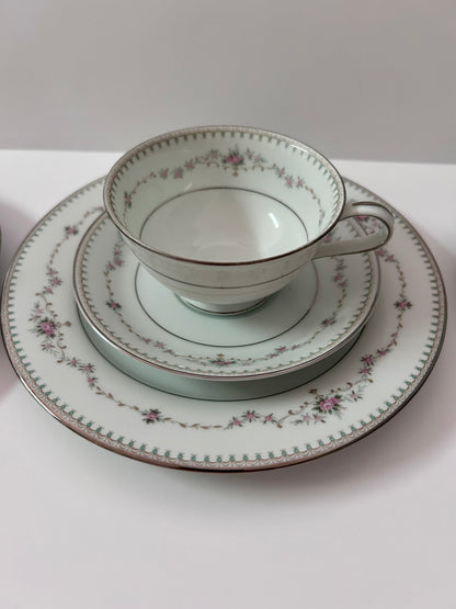 Noritake Fairmont (6102) - 3
Dessert Plates & 3 Teacup/ Saucer Sets - Platinum Trim