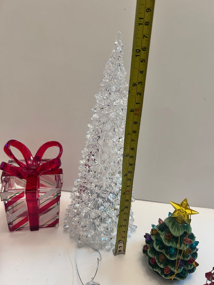 Ultimate 6-Piece Holiday
Collection-LED Acrylic Christmas Tree (App 11”)& Ornaments