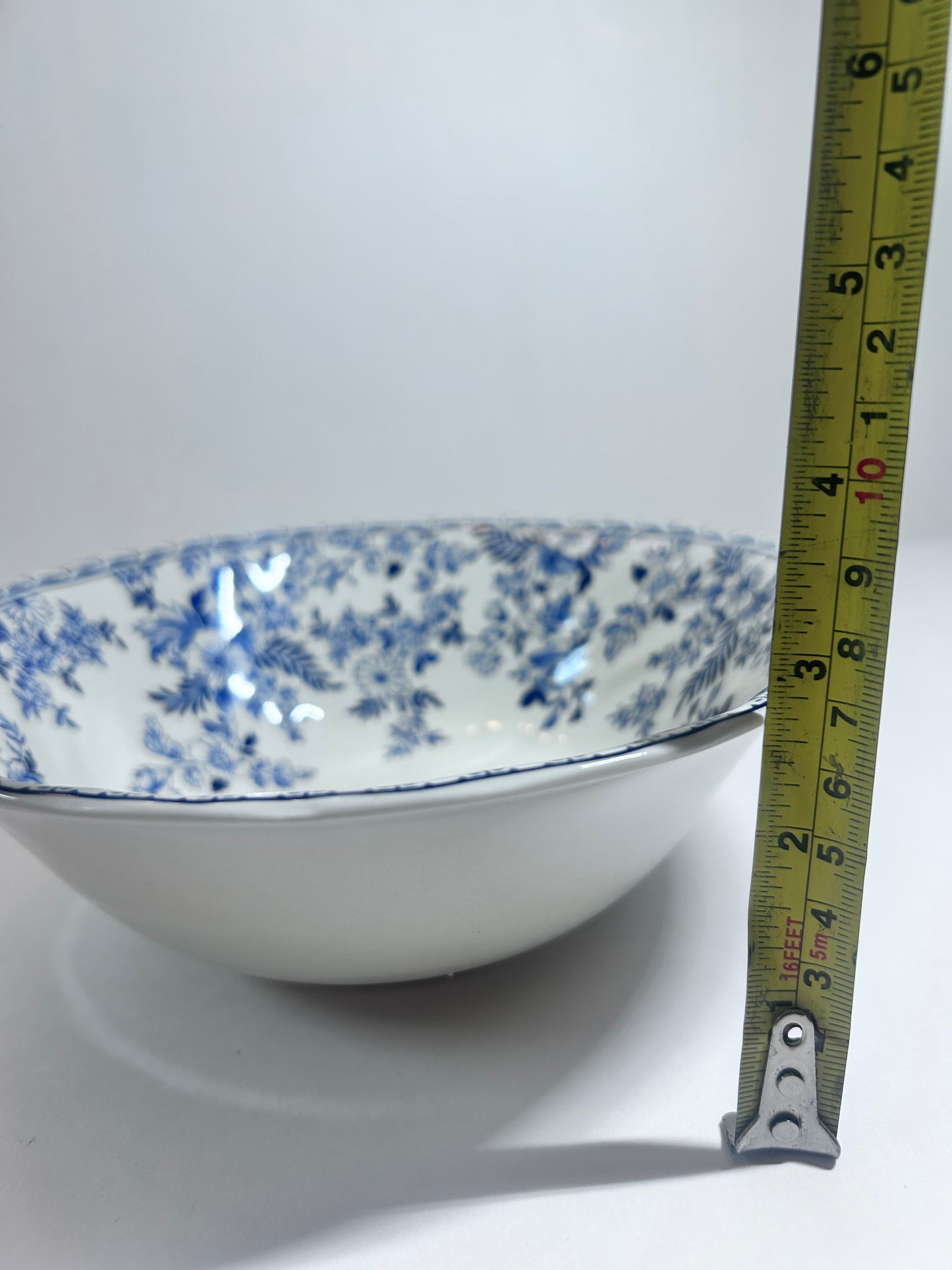 Johnson Brothers "Devon Cottage" 5-Piece Blue & White Set 4 Dinner Plates & 1 Serving Bowl