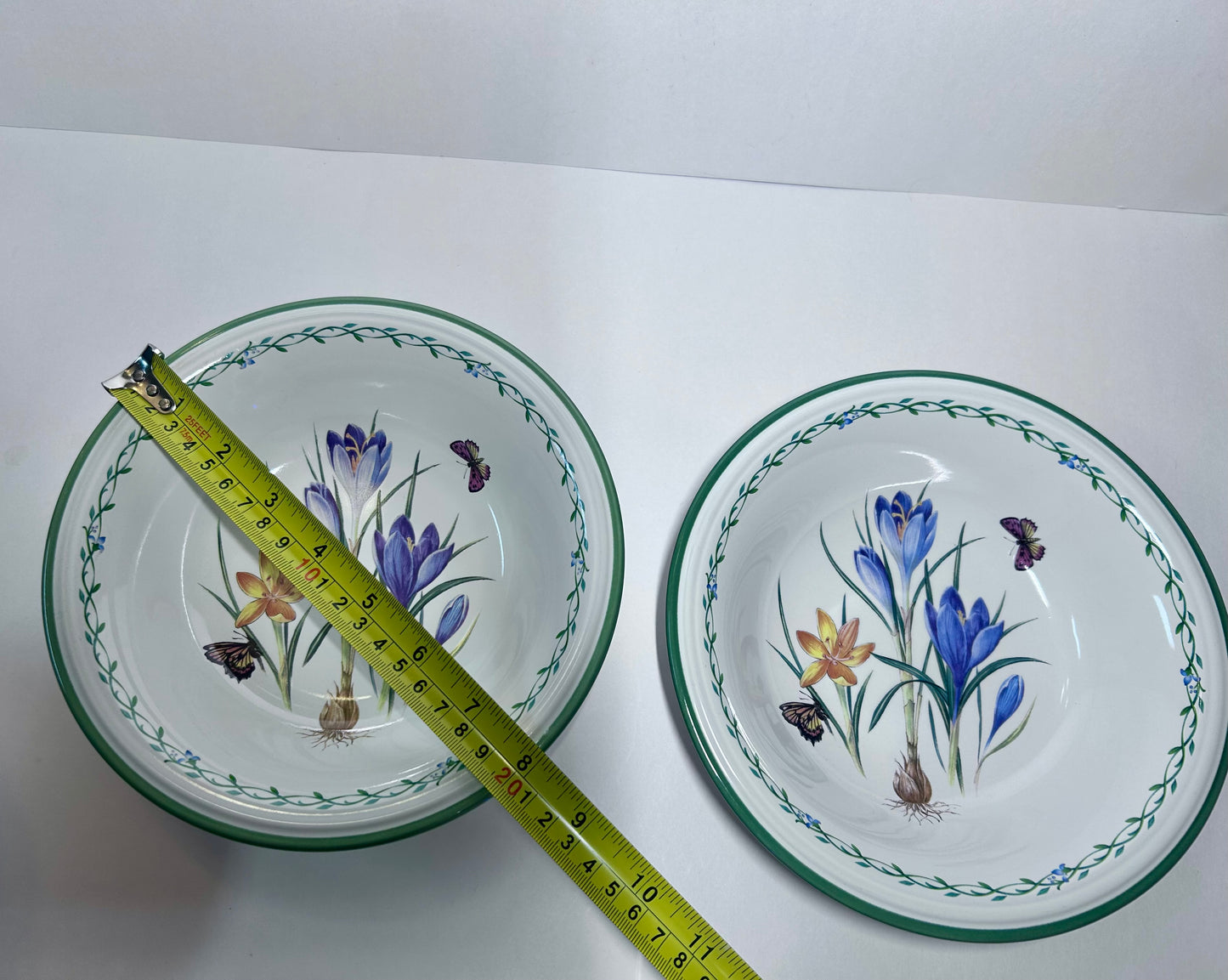Studio Nova Garden Bloom
Y2372 6 Pc Set Teapot Bowls Floral Ceramic Unused