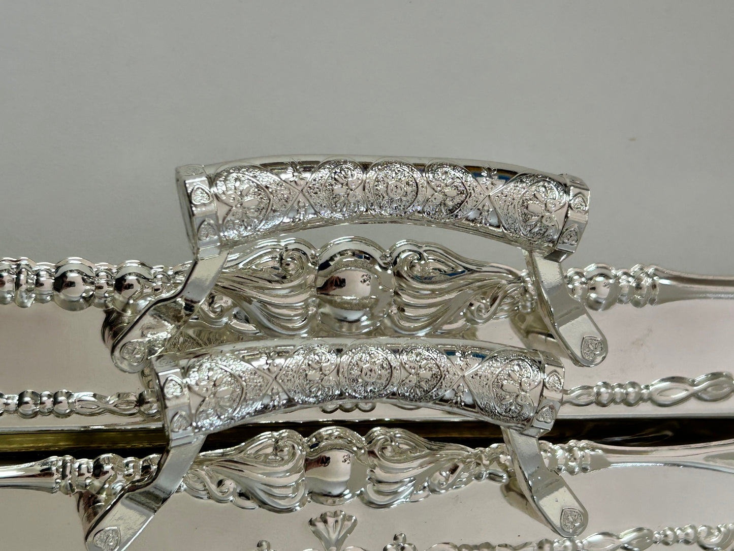 Unique Touch Edelglanz Premium Silver Plated Serving Trays (Set of 2)