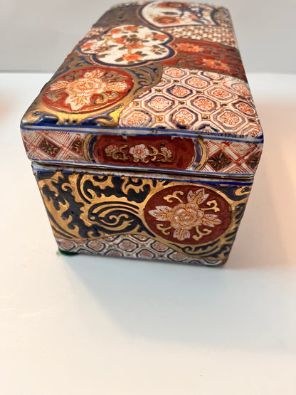 Antique Japanese Imari Ceramic Macau Jewelry Trinket Box - Finest Antique