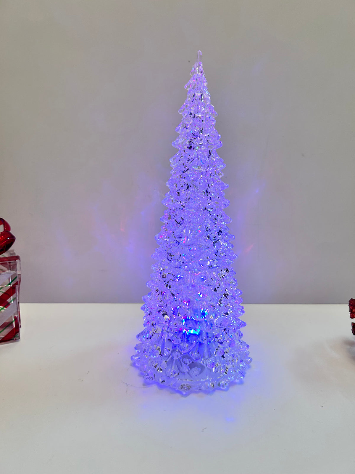 Ultimate 6-Piece Holiday
Collection-LED Acrylic Christmas Tree (App 11”)& Ornaments
