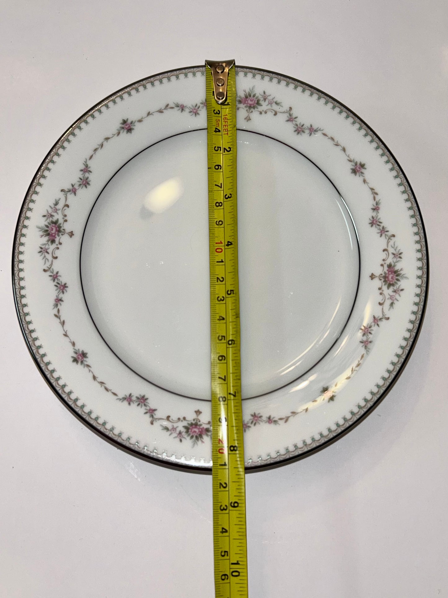 Noritake Fairmont (6102) - 3
Dessert Plates & 3 Teacup/ Saucer Sets - Platinum Trim