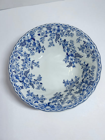 Johnson Brothers "Devon Cottage" 5-Piece Blue & White Set 4 Dinner Plates & 1 Serving Bowl