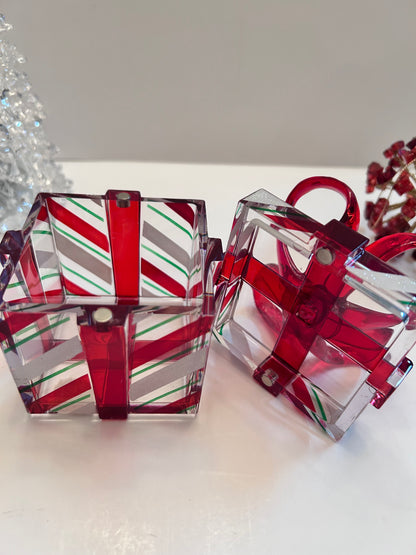 Ultimate 6-Piece Holiday
Collection-LED Acrylic Christmas Tree (App 11”)& Ornaments