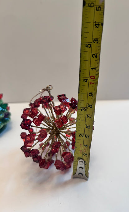 Ultimate 6-Piece Holiday
Collection-LED Acrylic Christmas Tree (App 11”)& Ornaments