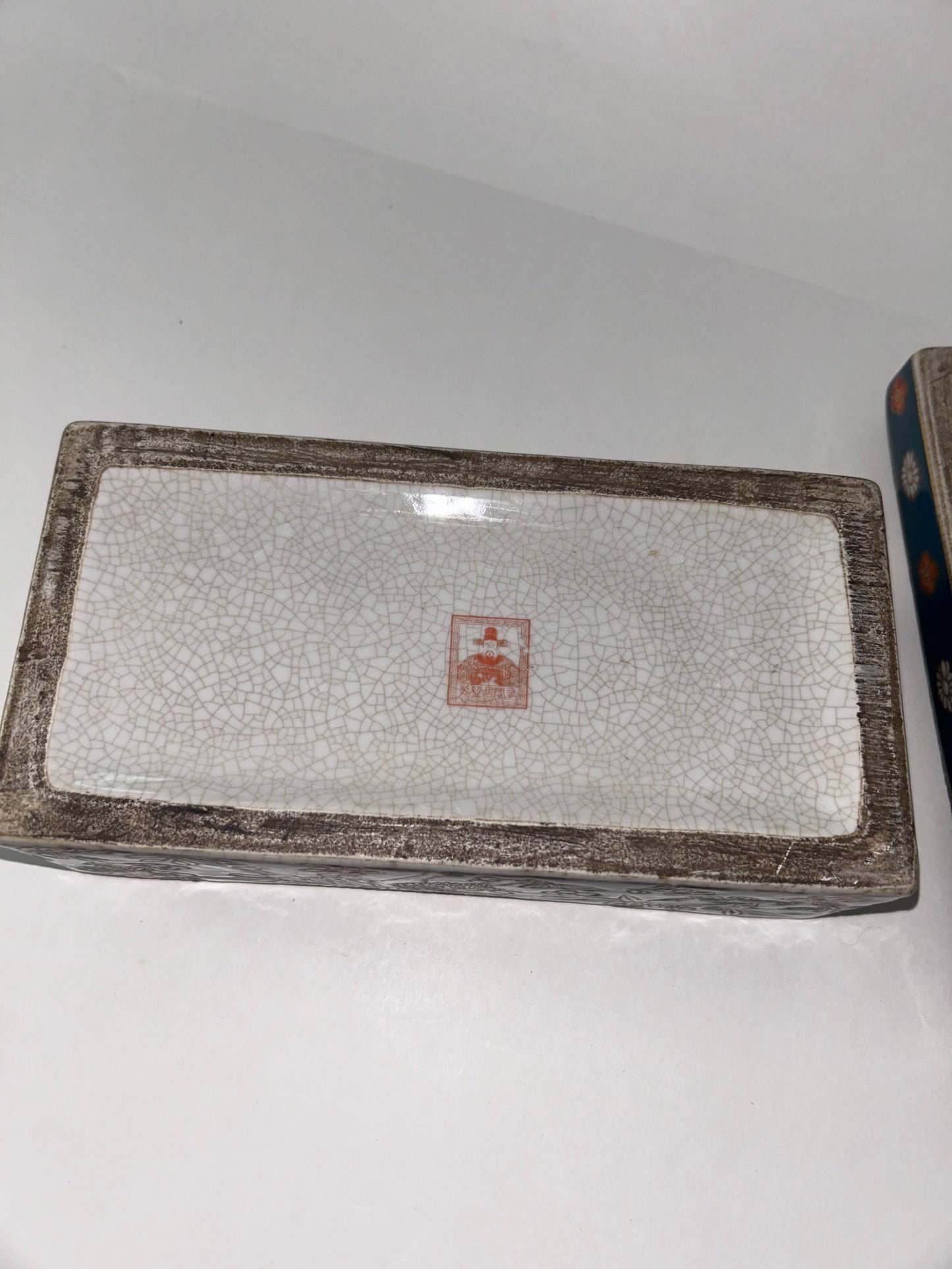 Antique Signed Quing Dynasty Ceramic Enameled Crackle Glaze Box with Famille Noir