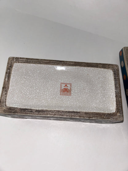 Antique Signed Quing Dynasty Ceramic Enameled Crackle Glaze Box with Famille Noir