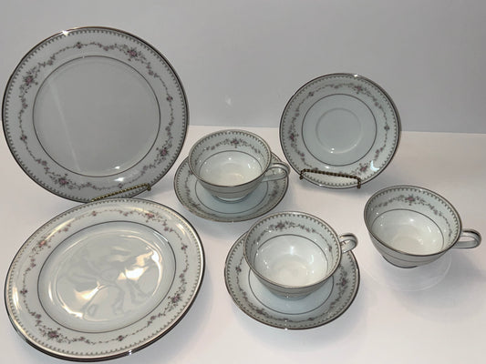 Noritake Fairmont (6102) - 3
Dessert Plates & 3 Teacup/ Saucer Sets - Platinum Trim