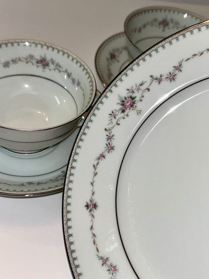 Noritake Fairmont (6102) - 3
Dessert Plates & 3 Teacup/ Saucer Sets - Platinum Trim