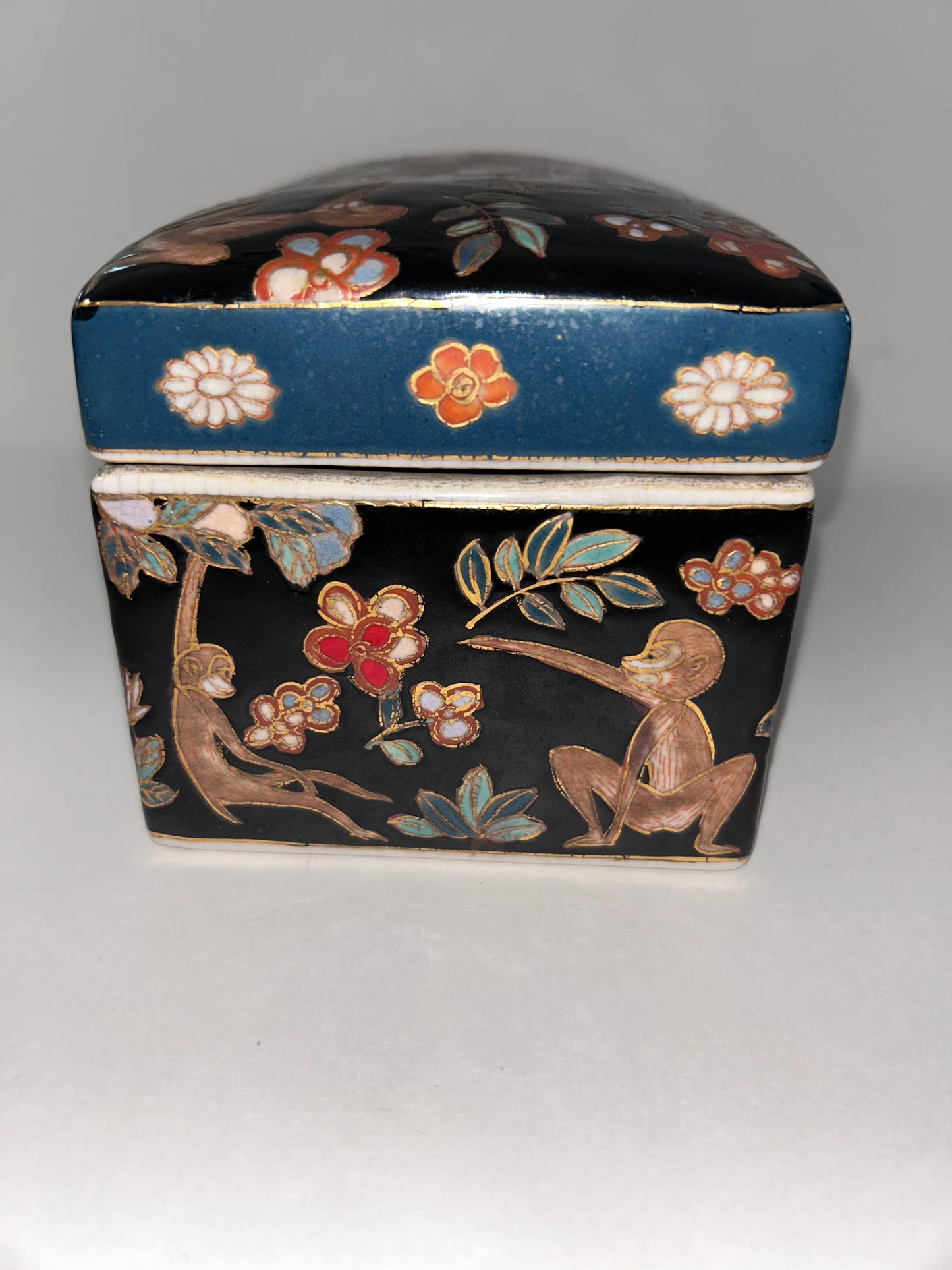 Antique Signed Quing Dynasty Ceramic Enameled Crackle Glaze Box with Famille Noir