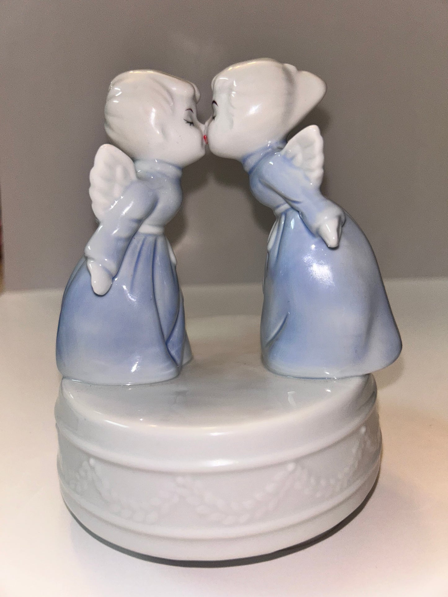 Mid-Century Kitschy Shabby Korean Kissing Angels Music Box Figurine