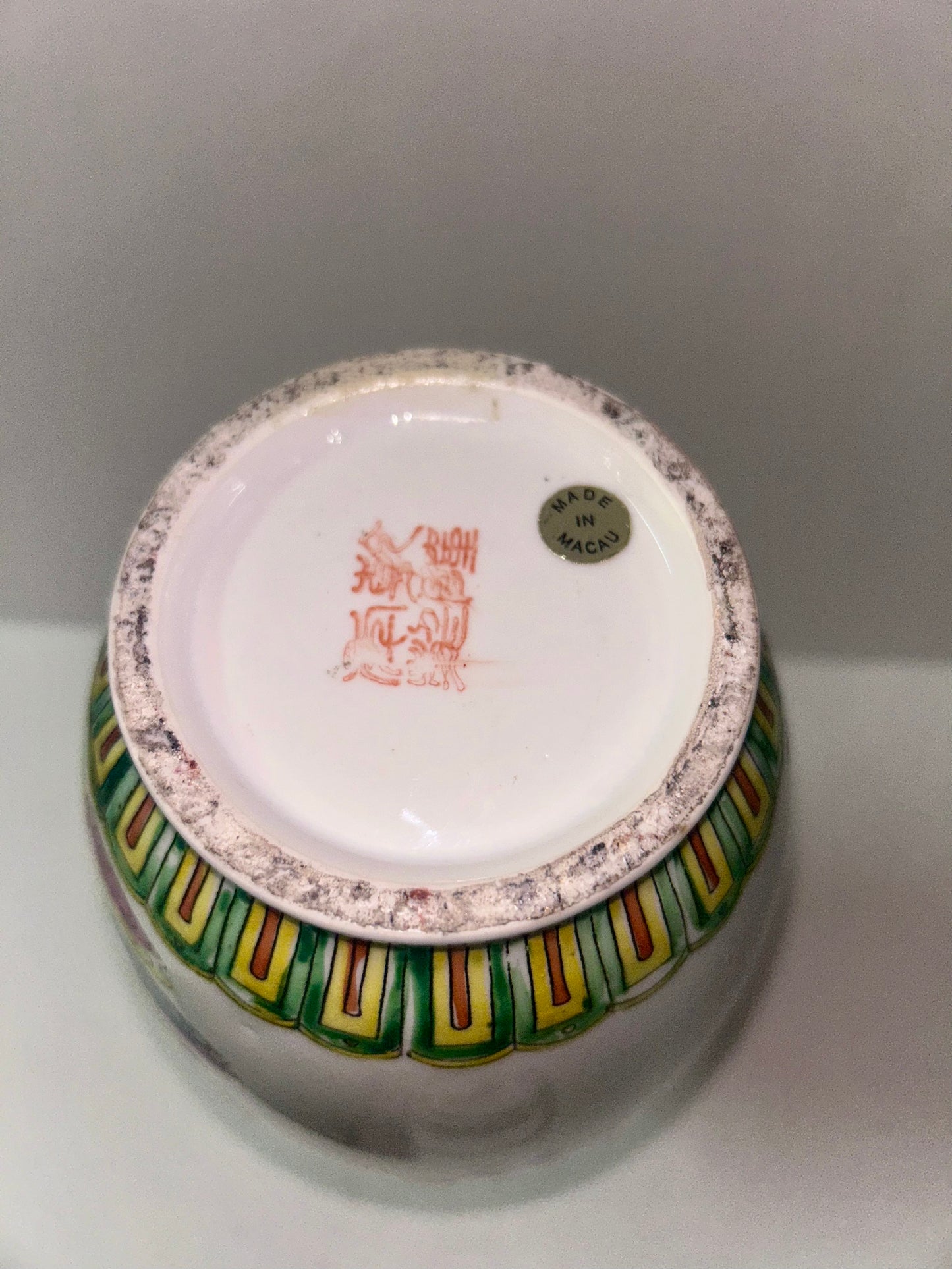 Mid Century Hand-Painted White Chinese/Macau Signed Porcelain Famille Rose Style Vase - Figurative