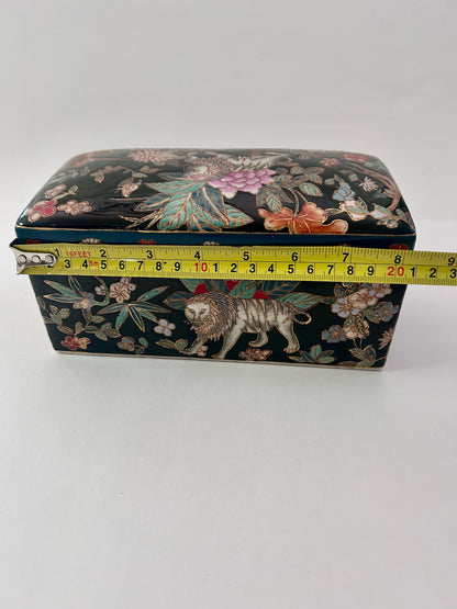 Antique Signed Quing Dynasty Ceramic Enameled Crackle Glaze Box with Famille Noir